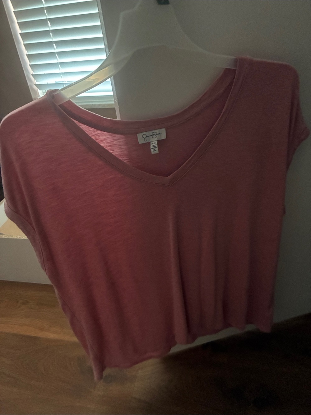 Jessica Simpson Mauve Pink V-Neck Short Sleeve Tee - Picture 2 of 5